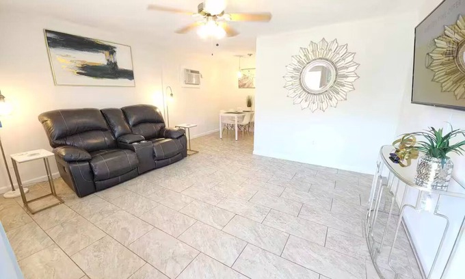 Bearss Plaza House | 4k TV's, Soft Mattress, Remodeled, Moffitt, USF