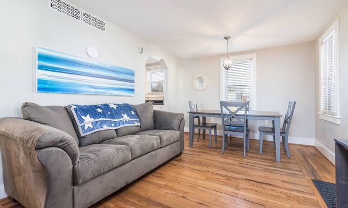 Plymouth House | ★4min walk KelloggPark★Dtown Plymouth★Parking★WD★
