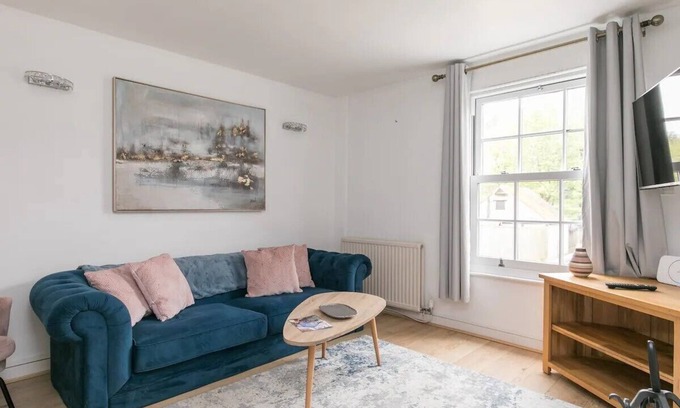 Cookham Dean House | 4OC · Fab English Country Cottage | Pass the Keys
