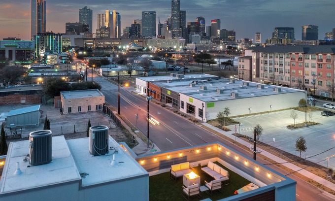Cedars House | 4story townhome with Dallas Rooftop!