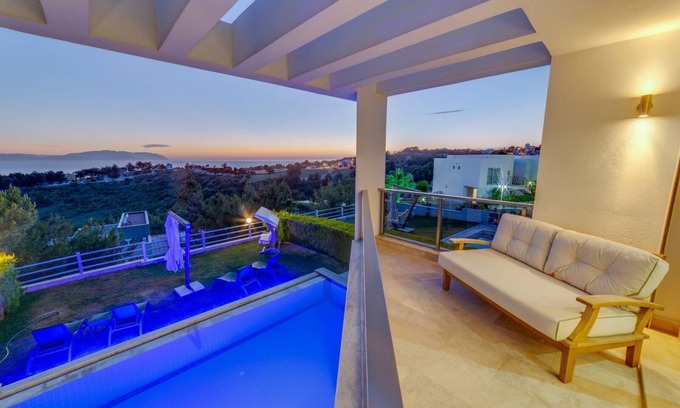 Yavansu Mahallesi Villa | 5+1Villa with Private Pool & Sea view