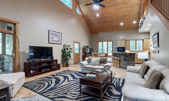 Alexander House | 5-Acre Hideaway | Screened Porch | Tall Ceilings, Office Loft | Wildlife