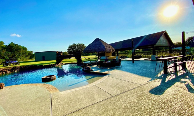 La Porte House | 5 Acre Resort Property. Close to Kemah Boardwalk, Galveston, Houston and more!