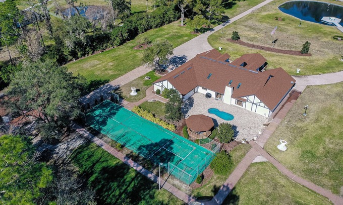 Southside House | 5 Acre Retreat with Game Room, Home Office, Private Pool/Hot Tub/Tennis, & WiFi
