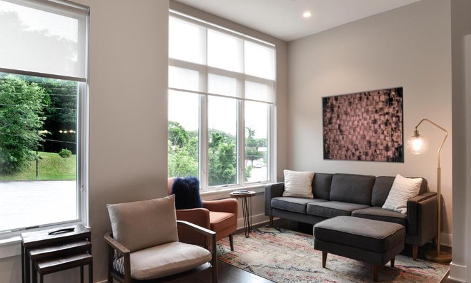 East End - Valley Street House | 5 Bauhaus Townhome