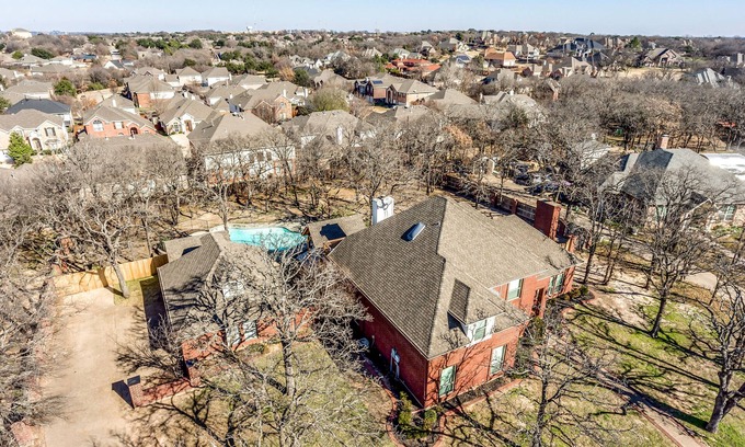 Southwest Arlington House | 5 Bdrm, 4 Bath, Hot Tub, Huge Gameroom, Pergola, 14 FT Shuffleboard, Ping Pong