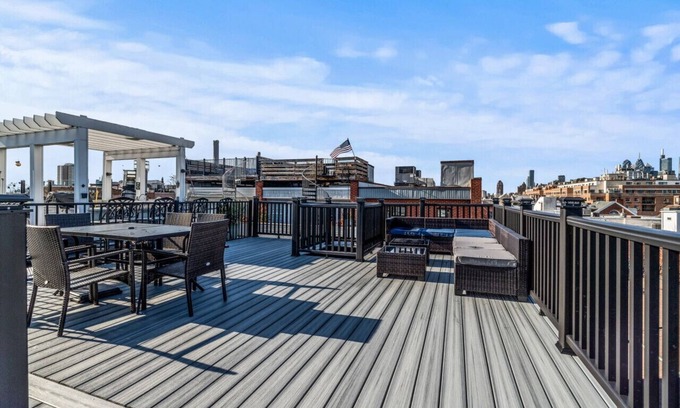 Southwark House | 5 BDRM City Oasis - Indoor Pool