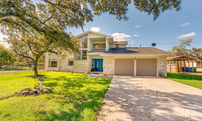 Medical Center District House | 5-Bdrm + Hot Tub | TX Med Cen, Lackland, Riverwalk
