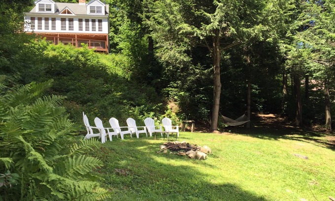 Wilmington House | 5 Bdrm Lakehouse, sleeps 18, private dock, hot tub, 15 minutes to Mount Snow