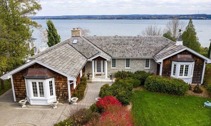 Georgian Bluffs Cottage | 5 BDRM★Waterfront★Shorehouse On The Bay★Free WIFI ★BBQ