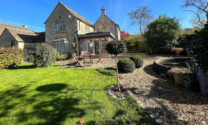 Sandy Lane Cottage | 5* Beautiful detached 3 bed cottage outskirts of Lacock