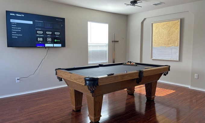 Wetmore House | 5 bed, 2.5 bath and pool table by JW Mariott