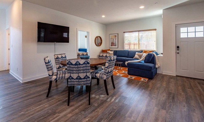 Harbor House | 5 bed/4 ba DOWNTOWN