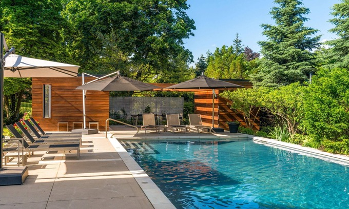 Paris House | 5 bed 6 bath Estate Home in Paris Ontario with a pool, gym and solarium!