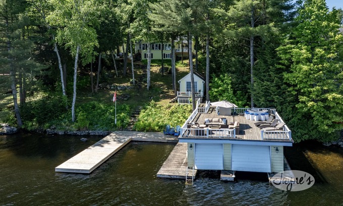 Torrance Cottage | 5 Bed Cottage & 2 Bunkies! Boathouse Rooftop Deck with Sunsets!