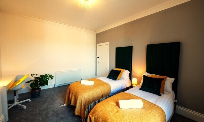 Fenham House | 5-Bed Home @ Newcastle upon Tyne