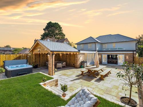 New Forest District House | 5 Bed in Lymington 96189