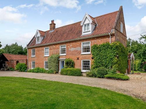 North Walsham House | 5 Bed in Nr Aylsham KT090