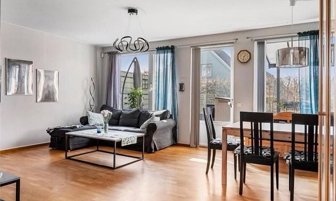 Soder House | 5-Bed-Rooms House with Jacuzzi, Free Parking, and 2 Toilets-Bath in Malmö