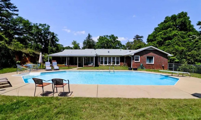 Phenix City House | 5 bedroom 2 1/2 bath house in Phenix City with beautiful pool, near Fort Moore.