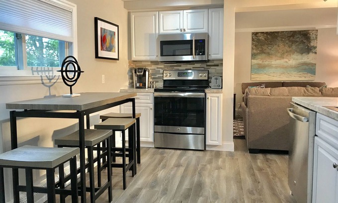 Olcott House | 5 bedroom, 2 bathroom home- Minutes from Niagara Falls
