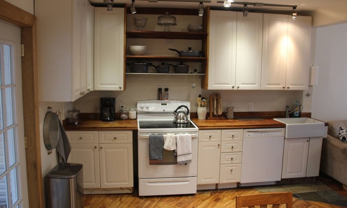 Downtown St. John's House | 5 bedroom, 4 bathroom, Jellybean Row House, sleeps 12, pet friendly