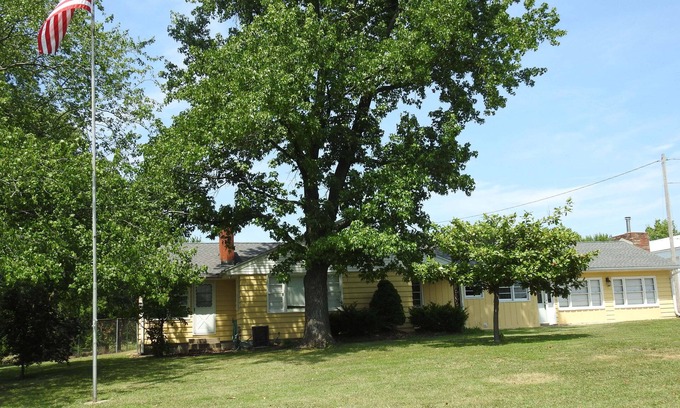Columbia House | 5 Bedroom, 5.5 Bath, Sleeps 20+ Ranch Style Home