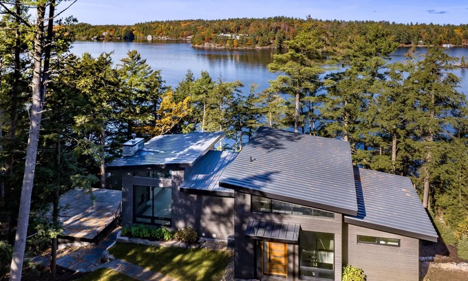 Seguin Cottage | 5 bedroom 5 bath Brand New Build on Lake Joseph
