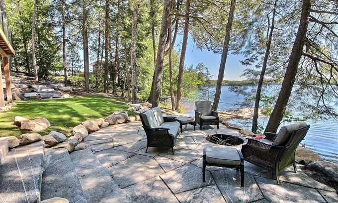 Minett Cottage | 5 Bedroom, 5 Bath, Quiet Bruce Lake, Heart of the Muskoka's! Brand New Build!