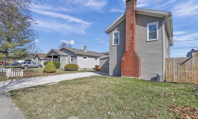 Lansing House | 5 Bedroom 6 Beds Cozy and Spacious Home