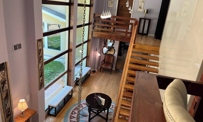 Northlake House | 5-Bedroom 6000SF wood and glass retreat in Atlanta, surrounded by greenery.