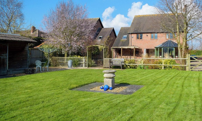 Eaton Mascott Cottage | 5 bedroom accommodation in Harley, near Much Wenlock