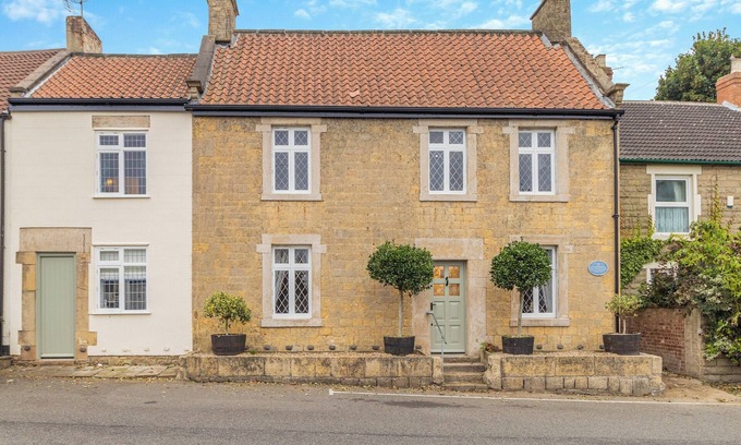 Ault Hucknall Cottage | 5 bedroom accommodation in Chesterfield