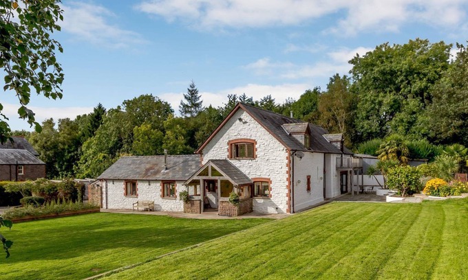 Abergavenny Cottage | 5 bedroom accommodation in Abergavenny