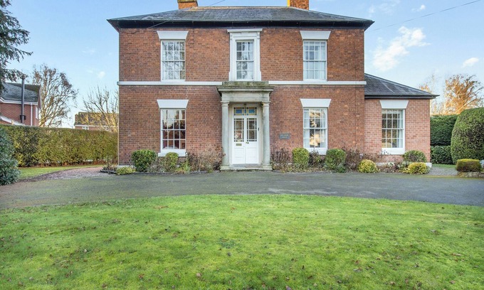 Wem Cottage | 5 bedroom accommodation in Wem, near Shrewsbury