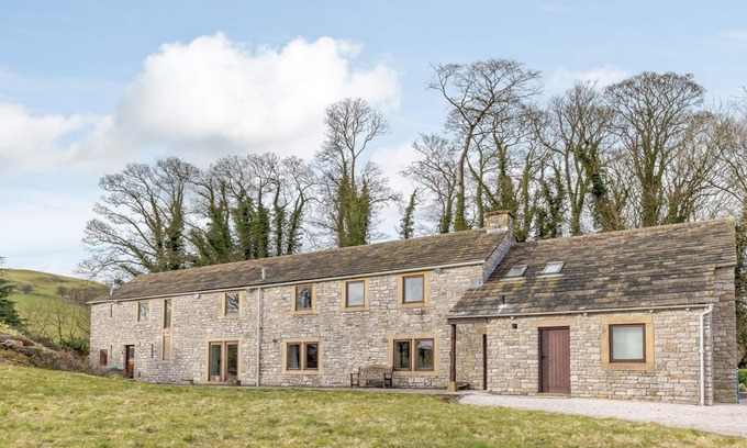 Bakewell Cottage | 5 bedroom accommodation in Hassop, near Bakewell