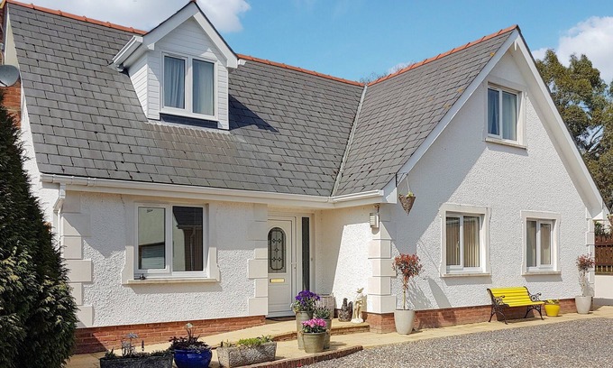 Cardigan Cottage | 5 bedroom accommodation in Llechryd, near Cardigan