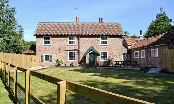 Rudston Cottage | 5 bedroom accommodation in Rudston, near Bridlington