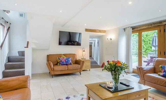 Irstead Cottage | 5 bedroom accommodation in Neatishead, near Norwich