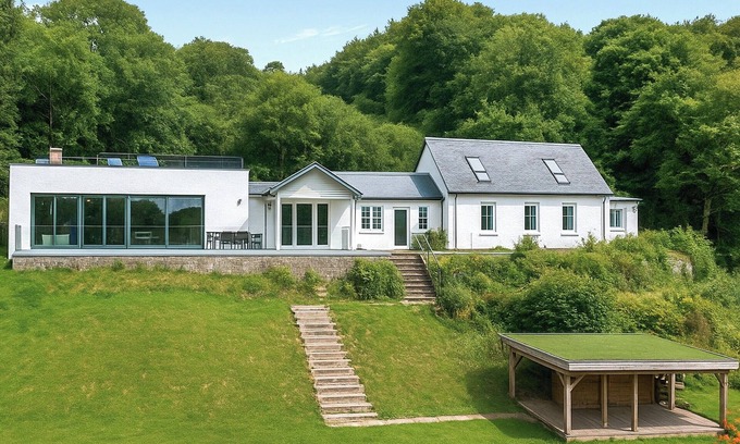 Loch Tay Cottage | 5 bedroom accommodation in Fearnan, near Aberfeldy