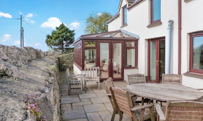 Horton Cottage | 5 bedroom accommodation in Horton, near Gower