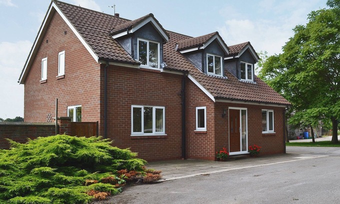 Arnold Cottage | 5 bedroom accommodation in Brandesburton, near Hornsea