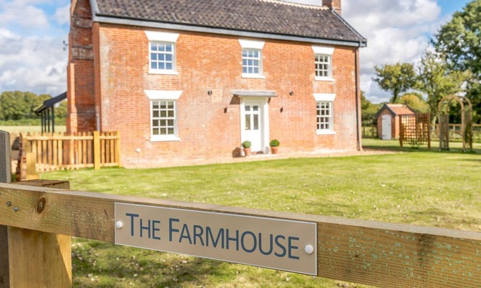 Hethel Cottage | 5 bedroom accommodation in Tivetshall St. Margaret, Norwich