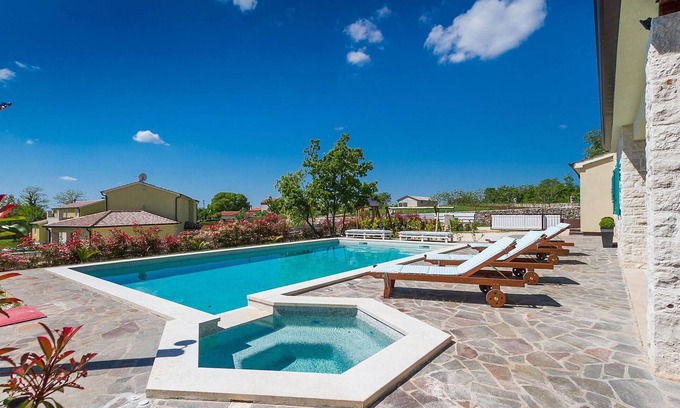Muzini House | 5 bedroom accommodation in Zminj