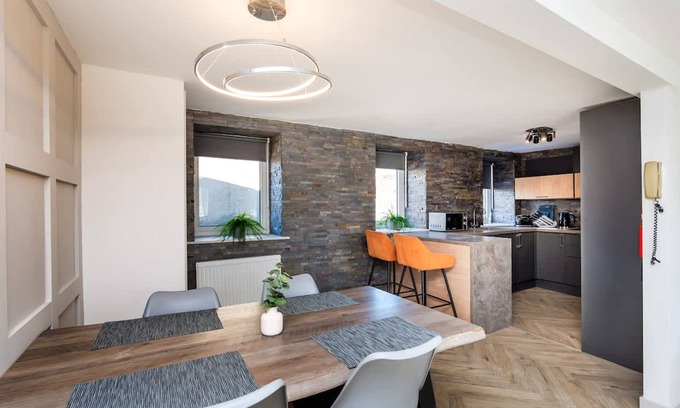 Galashiels Apartment | 5 Bedroom Apartment - Galashiels