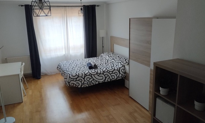 San Lazaro y Otero Condo | 5-bedroom apartment in Oviedo (with green views and good communications)