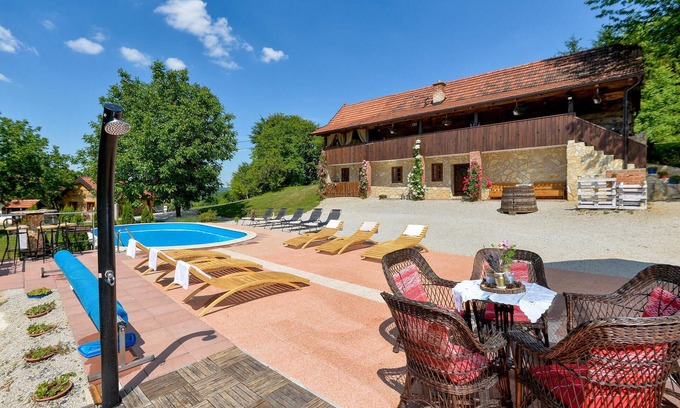 Mozenec House | 5 bedroom awesome home in Novi Marof
