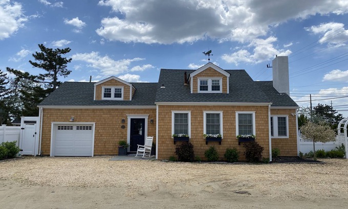 Mantoloking House | 5 Bedroom Beach Retreat w. Pool & Chef’s Kitchen - Steps from Private Beach