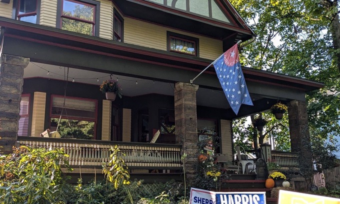 Detroit - Shoreway House | 5 Bedroom - Beautiful Century Home Minutes from Downtown & Lake