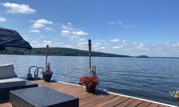 Saratoga Springs House | 5 Bedroom Bungalow on Beautiful Saratoga Lake
